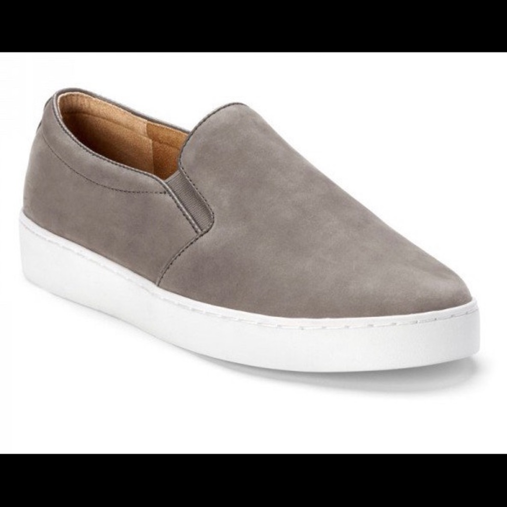 SLIP-ON SNEAKER missing tags